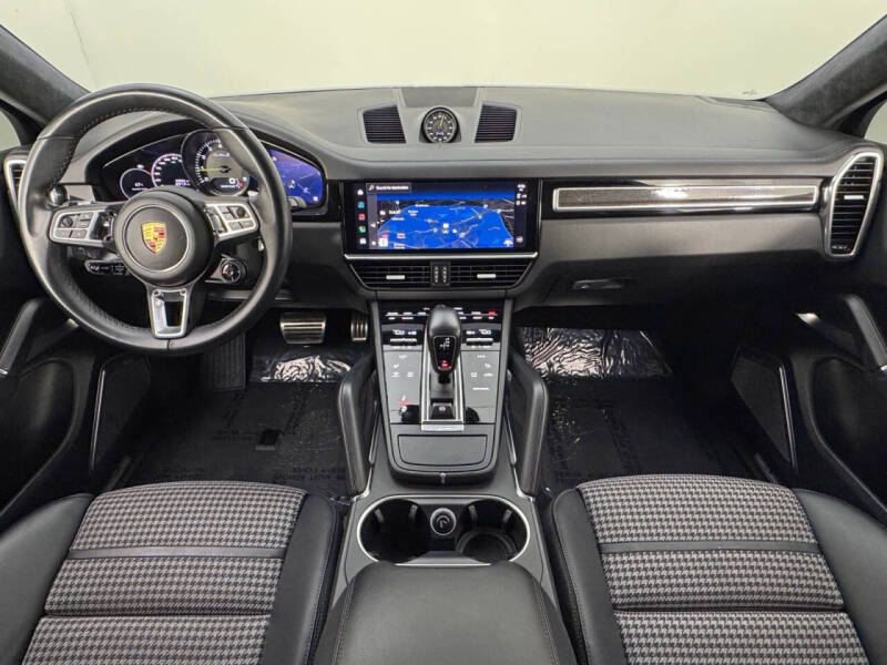 2022 Porsche Cayenne Turbo S E-Hybrid Coupe