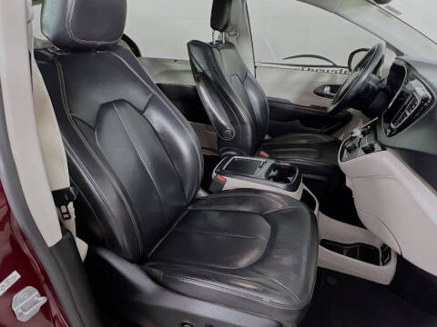 2017 Chrysler Pacifica Touring-L Plus