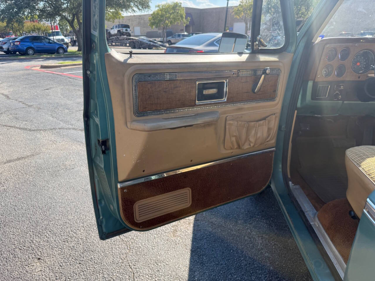 1977 Chevrolet Suburban 30