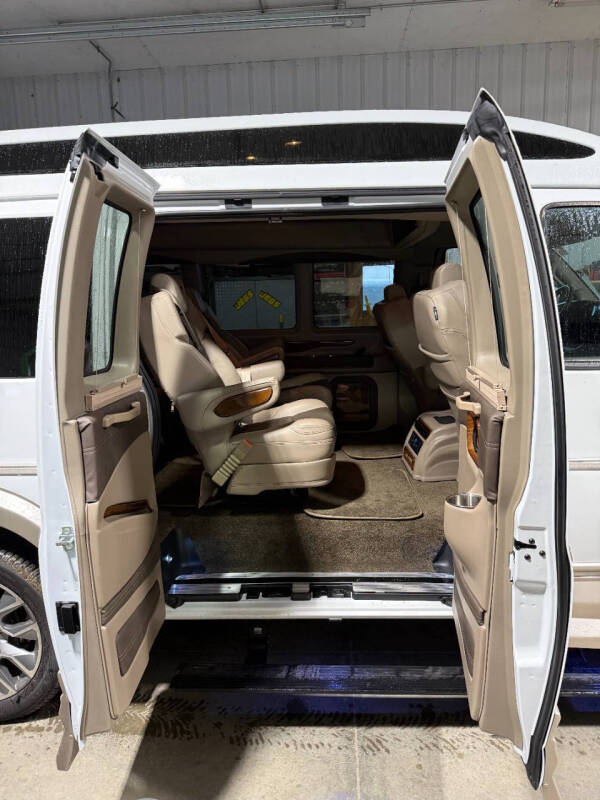 2023 GMC Savana 2500