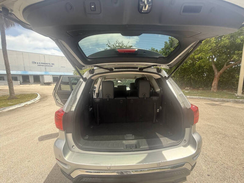 2017 Nissan Pathfinder SL