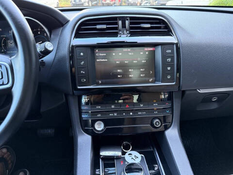 2018 Jaguar F-PACE 25t Premium