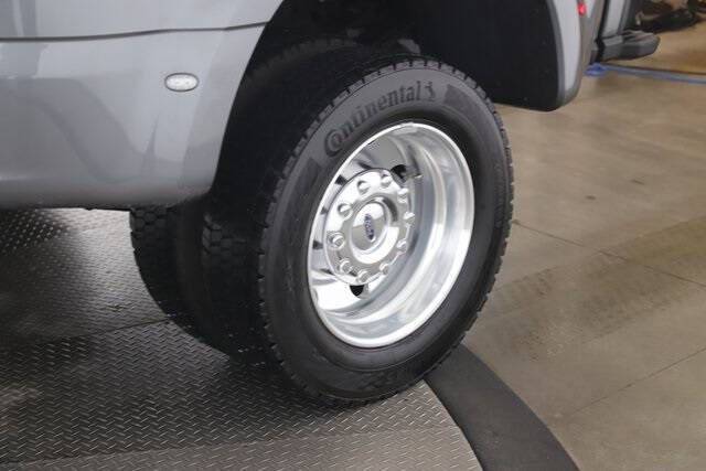 2025 Ford F-450 Super Duty Platinum