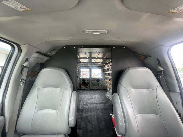 2005 Ford E-Series E-350 SD