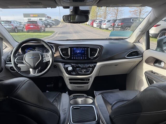 2017 Chrysler Pacifica Touring-L Plus