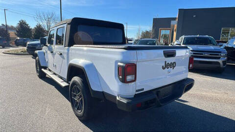 2024 Jeep Gladiator Sport S