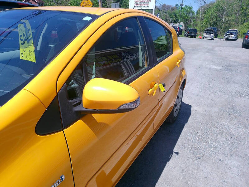 2014 Toyota Prius c Two