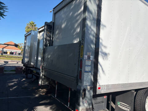 2018 Freightliner M2 106