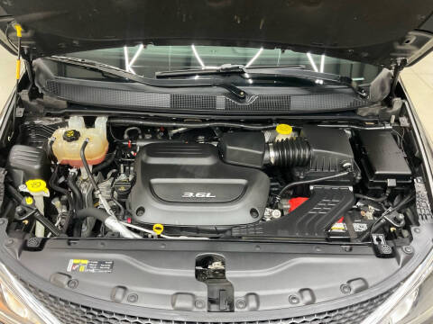 2017 Chrysler Pacifica Touring-L