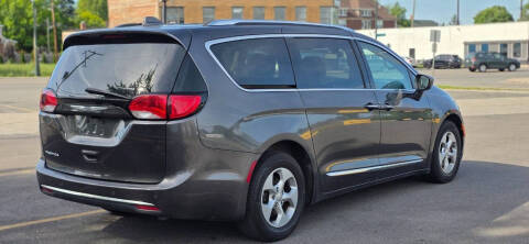 2017 Chrysler Pacifica Touring-L Plus
