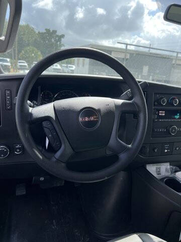 2025 GMC Savana 2500