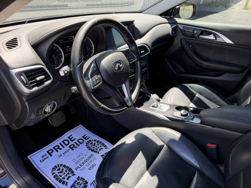 2017 Infiniti QX30 Premium