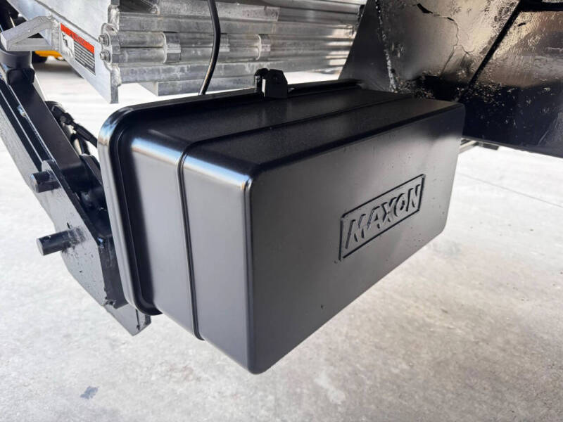 2018 Freightliner M2 106