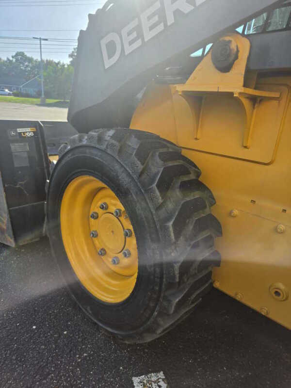 2019 John  Deere 318G
