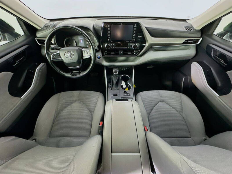 2021 Toyota Highlander LE