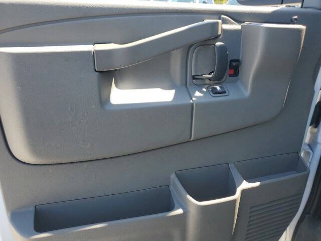 2025 Chevrolet Express LT 3500