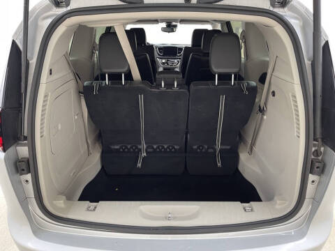 2024 Chrysler Pacifica Plug-In Hybrid Select