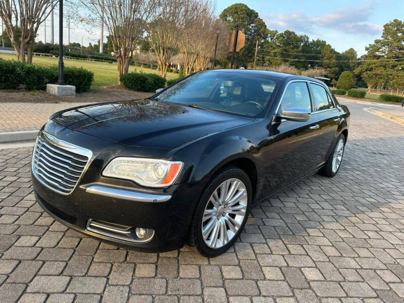 2011 Chrysler 300 null photo 16