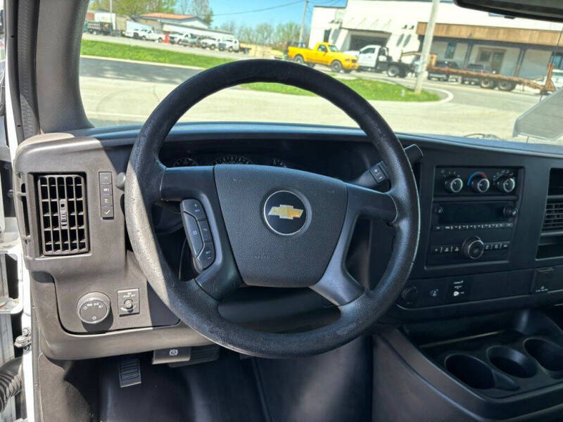 2015 Chevrolet Express Cargo Work Van - Photo 17