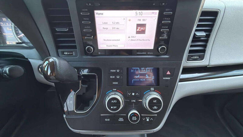 2018 Toyota Sienna XLE 8-Passenger