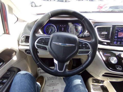 2017 Chrysler Pacifica Touring-L