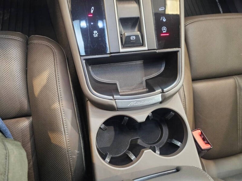 2023 Porsche Macan T