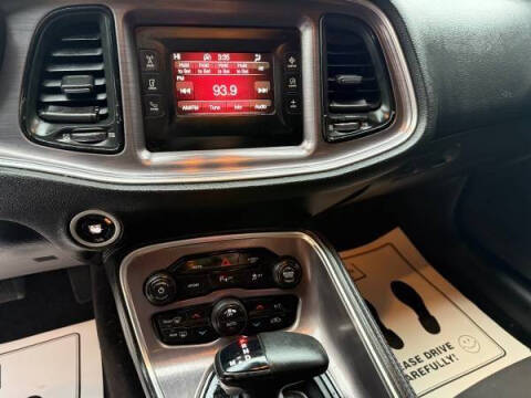 2017 Dodge Challenger SXT Plus