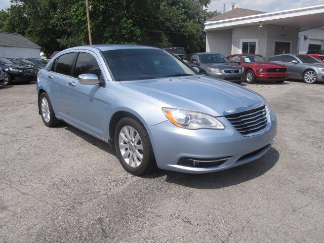 Used 2013 Chrysler 200 Limited with VIN 1C3CCBCG0DN755056 for sale in Hilliard, OH