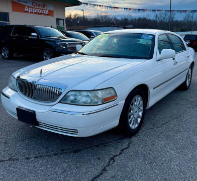 2006 Lincoln Town Car for sale at Campbell Auto Sales in Batavia OH