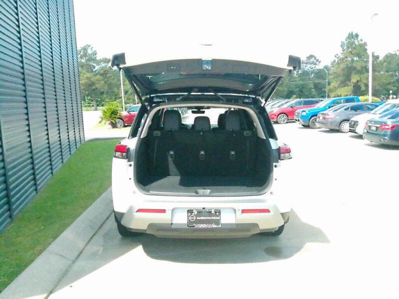 2023 Nissan Pathfinder SL