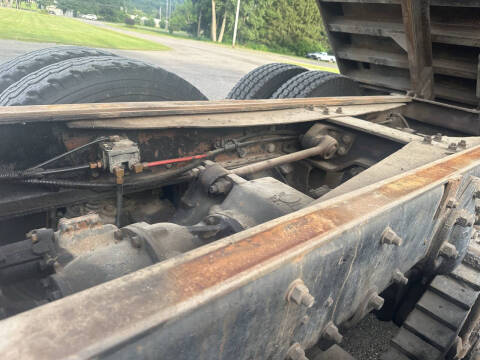 2002 Mack glider