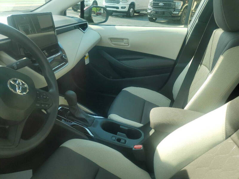 2025 Toyota Corolla LE