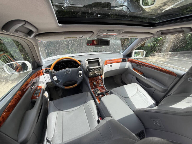 2004 Lexus LS 430