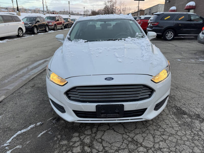 2015 Ford Fusion SE photo 2