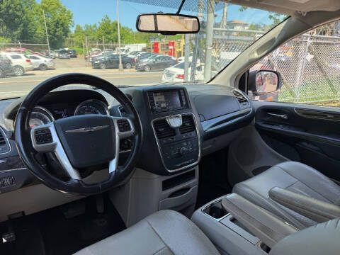 2012 Chrysler Town and Country Touring