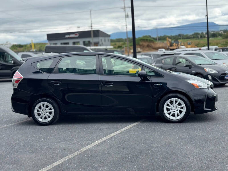 2017 Toyota Prius v Four