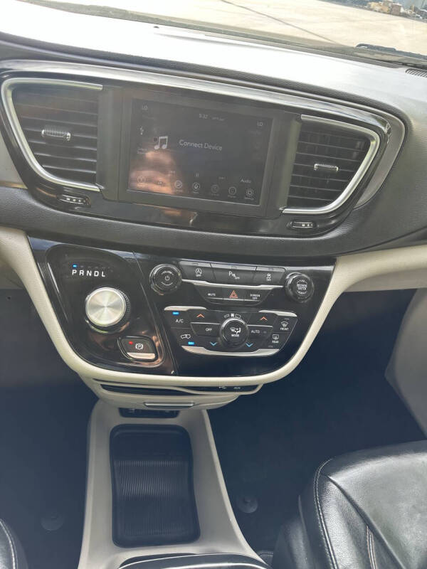 2020 Chrysler Pacifica Touring L
