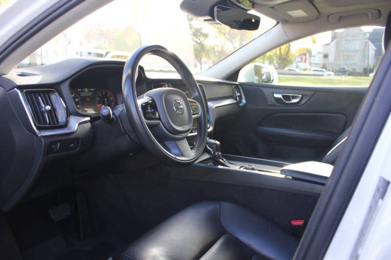 2020 Volvo S60 T5 Momentum