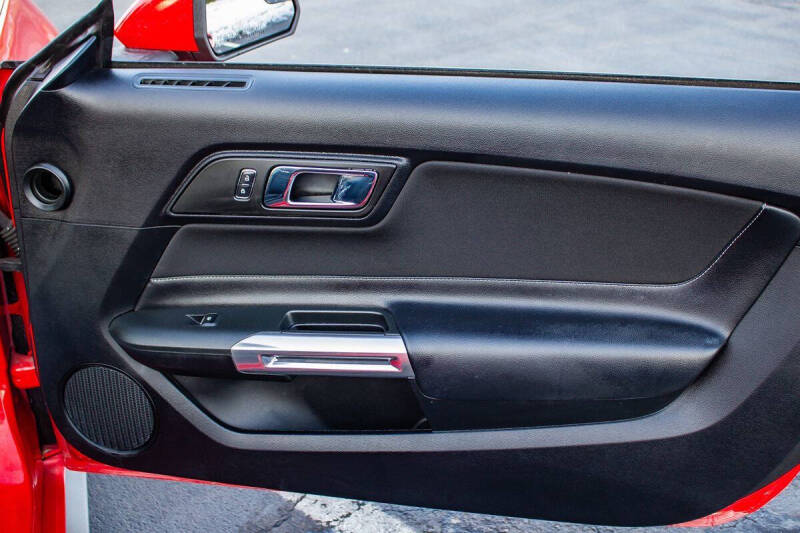 2016 Ford Mustang V6