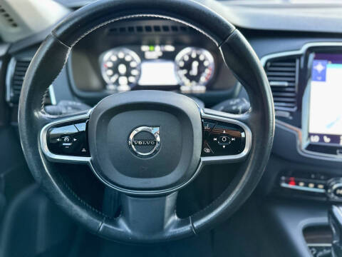 2016 Volvo XC90 T6 Momentum