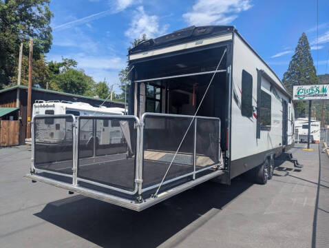 2017 Winnebago Spyder 28SC / 34ft