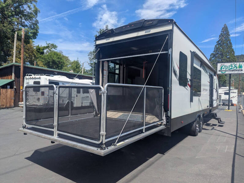 2017 Winnebago Spyder 28SC / 34ft