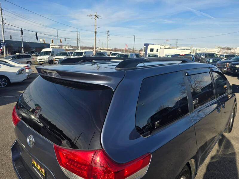 2014 Toyota Sienna LE 8-Passenger