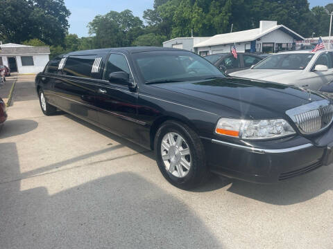 2008 Lincoln Town Car for sale at Auto Space LLC in Norfolk VA
