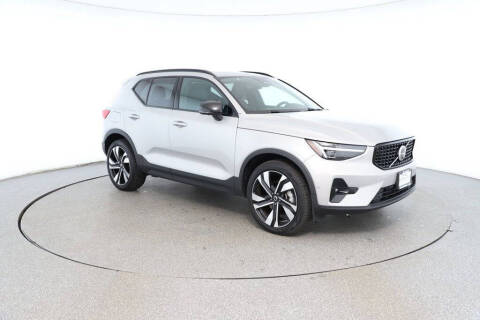 2024 Volvo XC40 B5 Plus Dark Theme