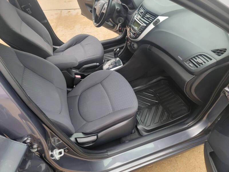 2013 Hyundai Accent SE