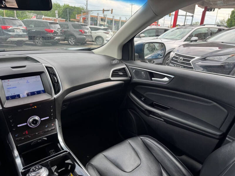 2020 Ford Edge Titanium