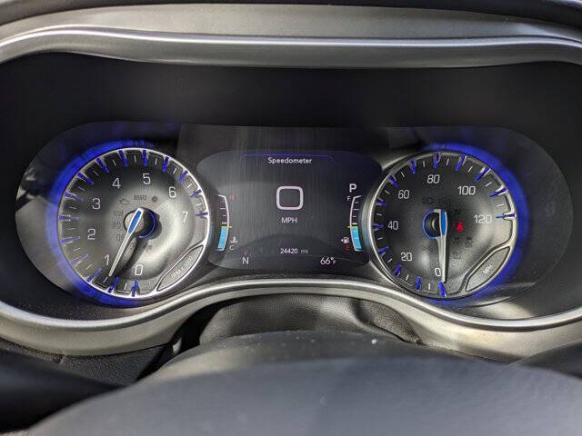 2025 Chrysler Voyager LX