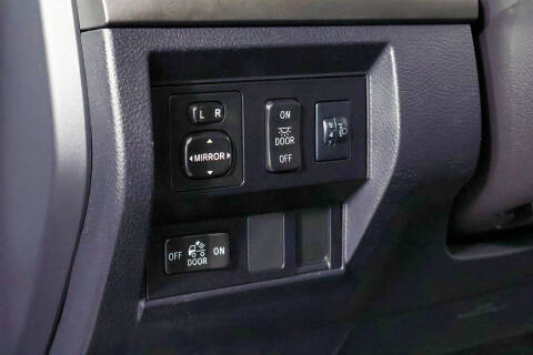 2017 Toyota Tundra SR5