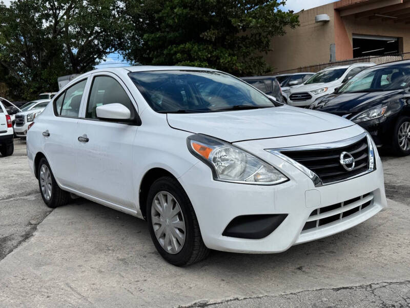 2018 Nissan Versa Sedan S Plus photo 3